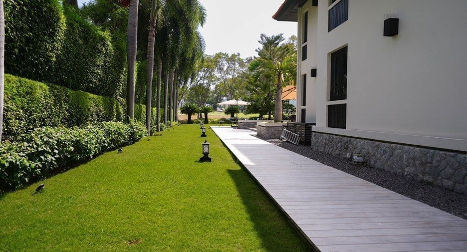 For sale 5 bedrooms villa in Cha Am, Phetchaburi