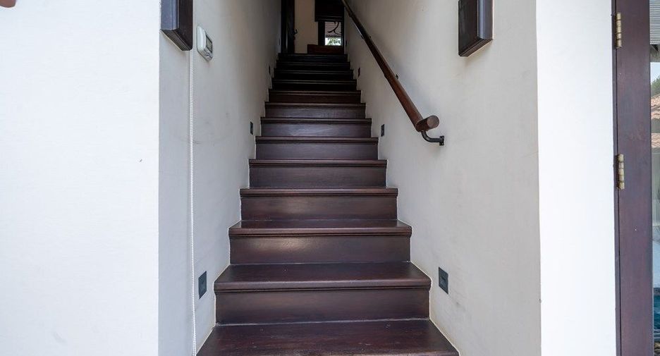 For sale 5 bedrooms villa in Cha Am, Phetchaburi