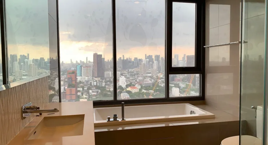 Wohnung zur Miete mit 2 Zimmer in Khlong Toei, Bangkok