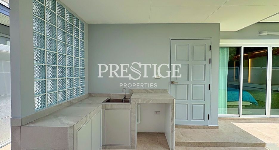 For sale 4 bedrooms house in Huay Yai, Pattaya
