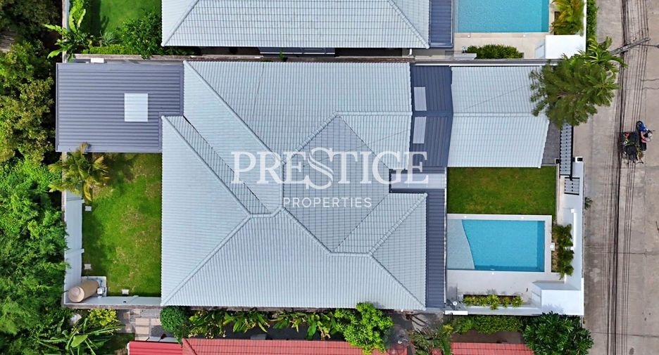 For sale 4 bedrooms house in Huay Yai, Pattaya
