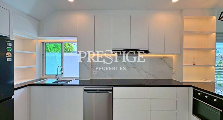 For sale 4 bedrooms house in Huay Yai, Pattaya