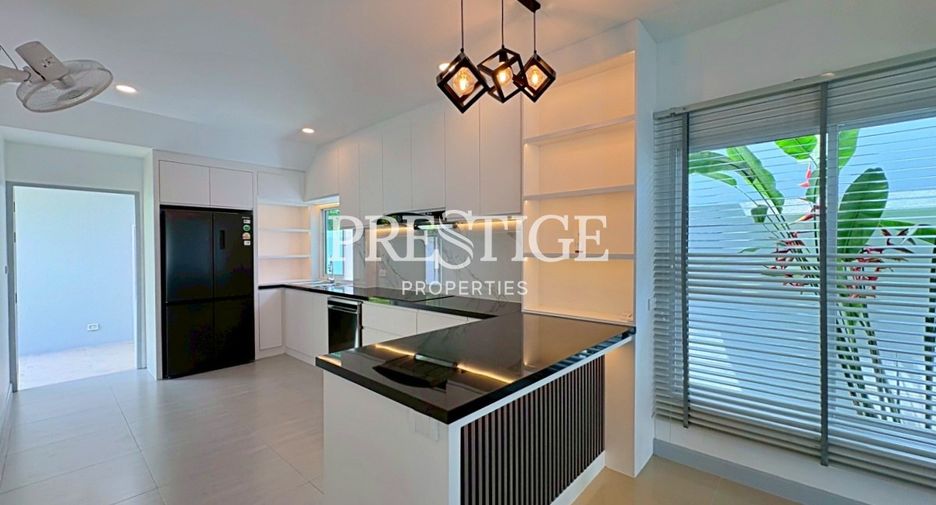 For sale 4 bedrooms house in Huay Yai, Pattaya