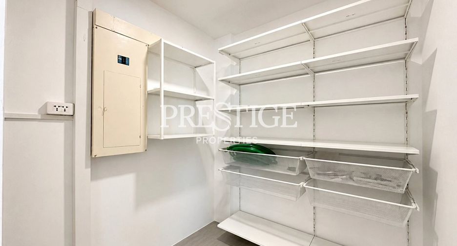 For sale 3 bedrooms condo in Pratumnak, Pattaya