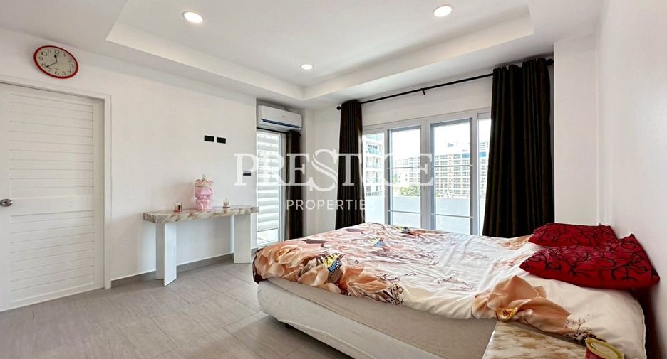 For sale 3 bedrooms condo in Pratumnak, Pattaya