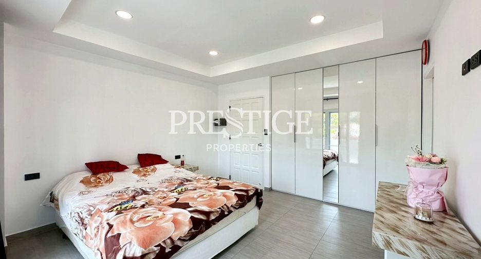 For sale 3 bedrooms condo in Pratumnak, Pattaya