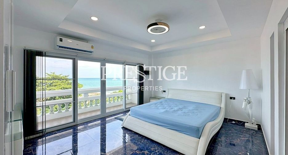For sale 3 bedrooms condo in Pratumnak, Pattaya