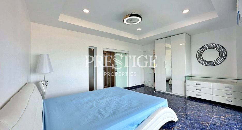 For sale 3 bedrooms condo in Pratumnak, Pattaya