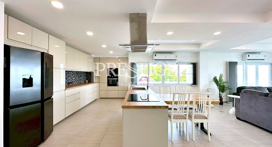 For sale 3 bedrooms condo in Pratumnak, Pattaya