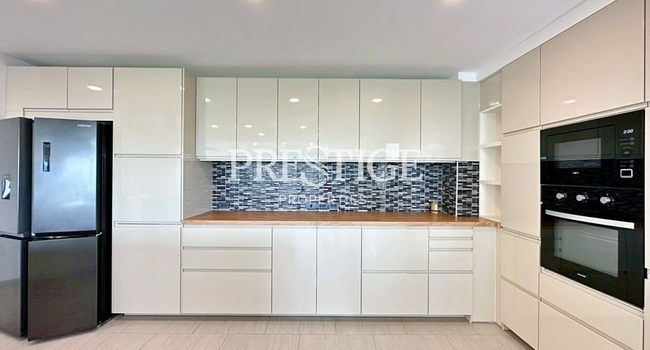 For sale 3 bedrooms condo in Pratumnak, Pattaya