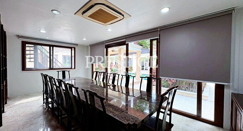 For sale 4 bedrooms house in Sattahip, Chonburi