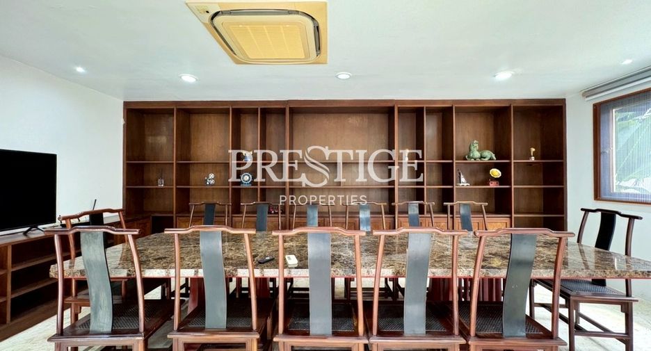 For sale 4 bedrooms house in Sattahip, Chonburi