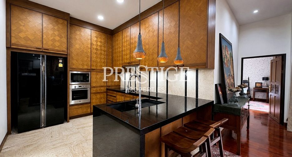 For sale 4 bedrooms house in Sattahip, Chonburi