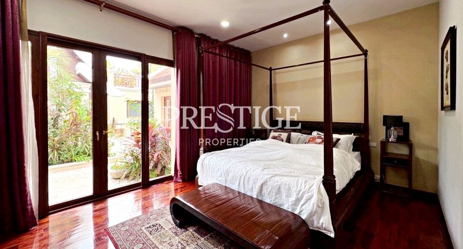 For sale 4 bedrooms house in Sattahip, Chonburi