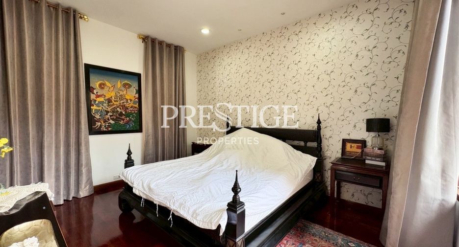 For sale 4 bedrooms house in Sattahip, Chonburi