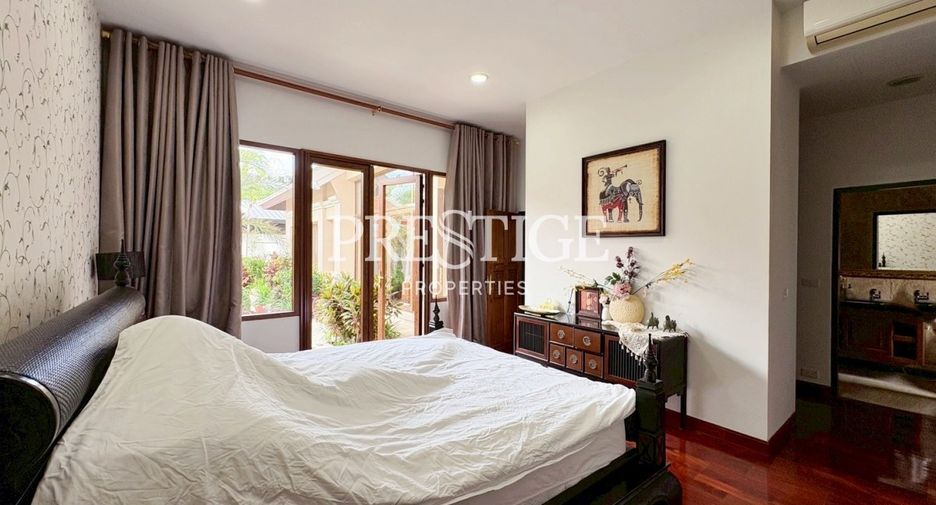 For sale 4 bedrooms house in Sattahip, Chonburi