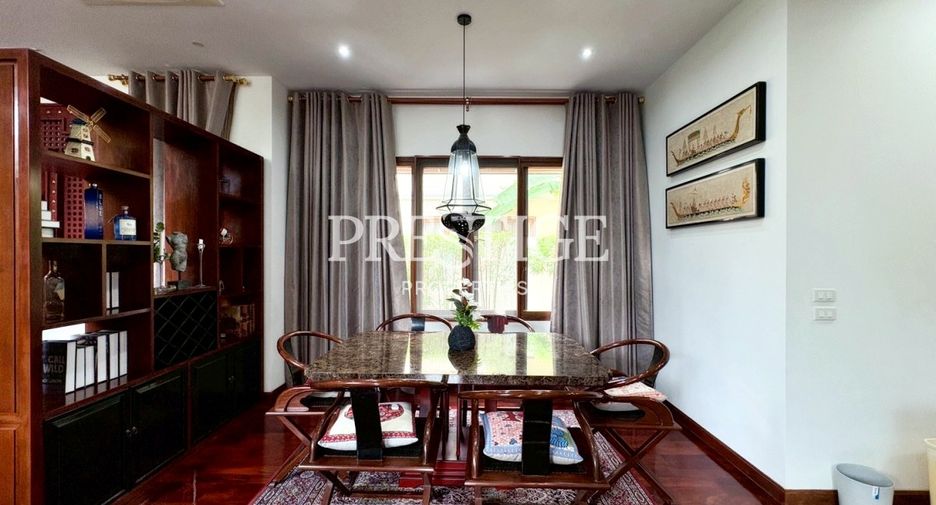 For sale 4 bedrooms house in Sattahip, Chonburi