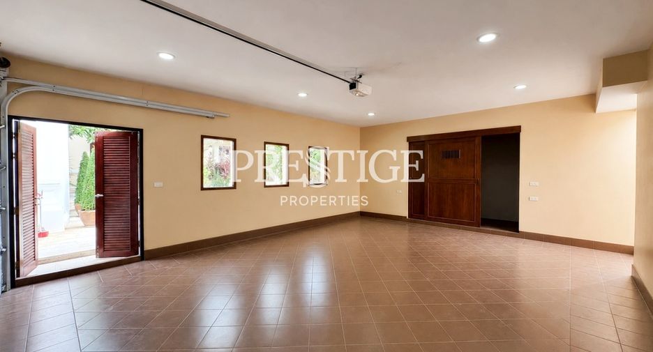 For sale 4 bedrooms house in Sattahip, Chonburi