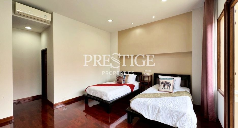 For sale 4 bedrooms house in Sattahip, Chonburi