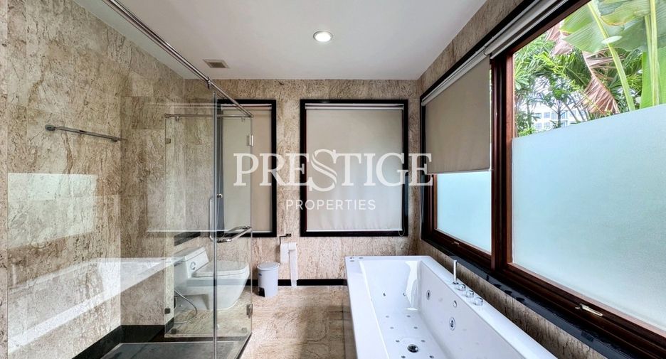 For sale 4 bedrooms house in Sattahip, Chonburi