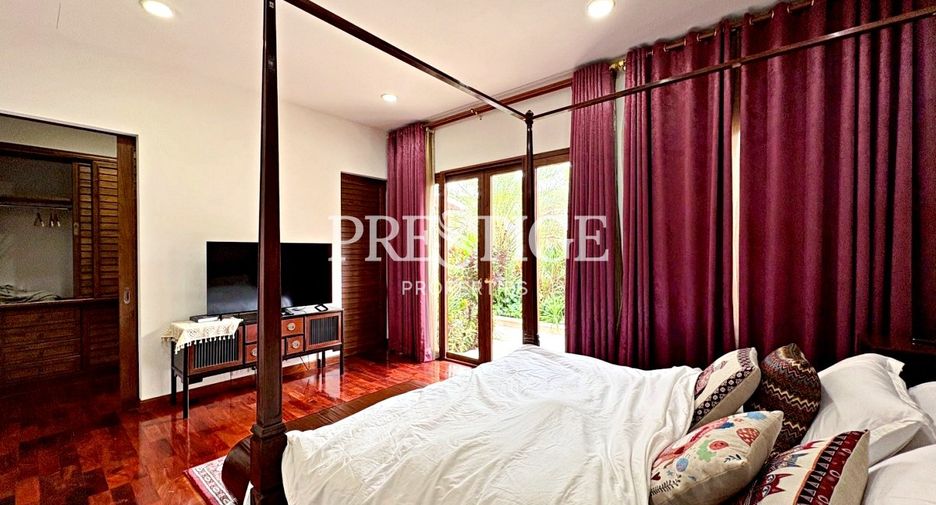 For sale 4 bedrooms house in Sattahip, Chonburi
