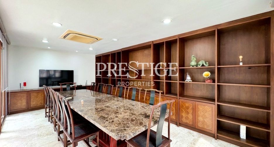 For sale 4 bedrooms house in Sattahip, Chonburi