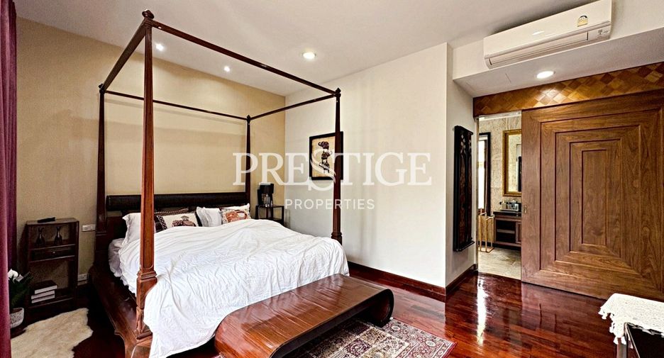 For sale 4 bedrooms house in Sattahip, Chonburi