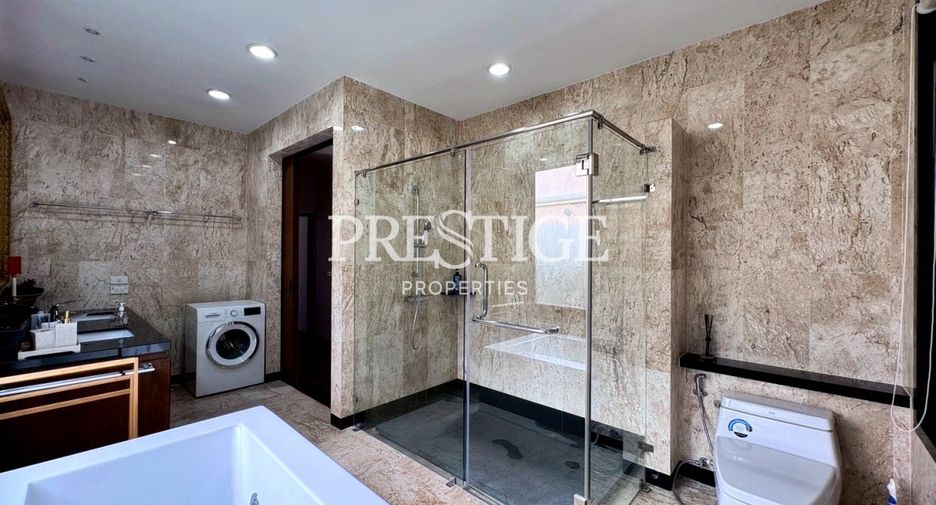 For sale 4 bedrooms house in Sattahip, Chonburi