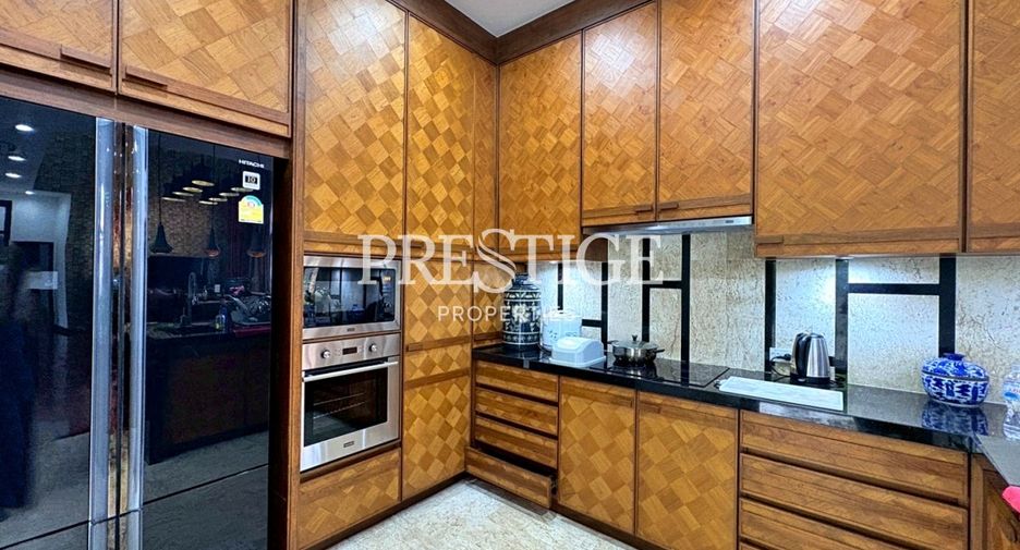 For sale 4 bedrooms house in Sattahip, Chonburi
