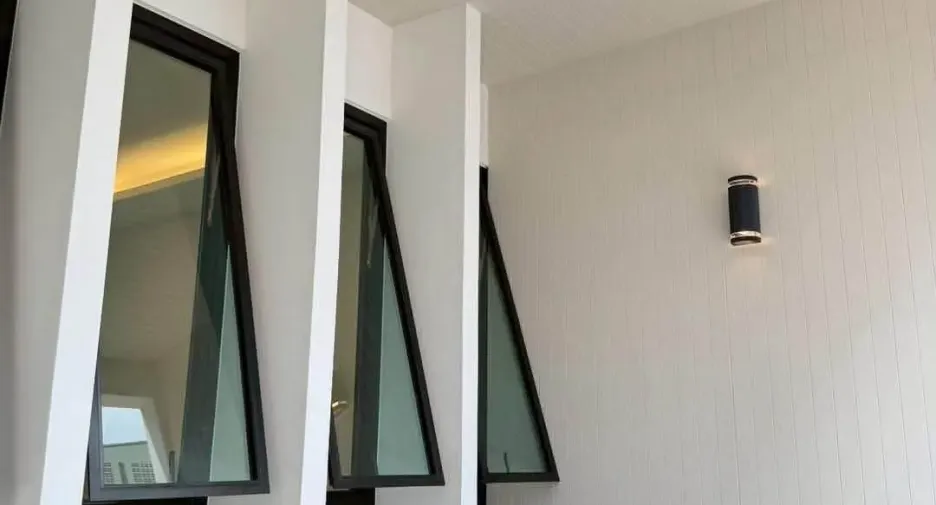 Casa adosada en venta de 4 habitaciones en Phra Khanong, Bangkok