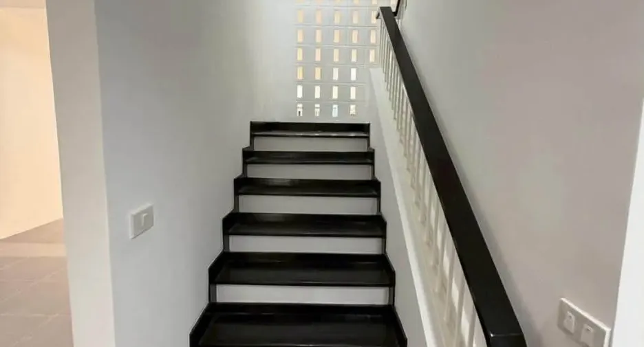 Casa adosada en venta de 4 habitaciones en Phra Khanong, Bangkok