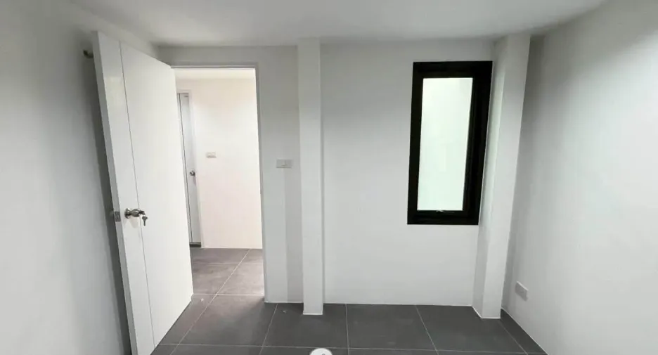Casa adosada en venta de 4 habitaciones en Phra Khanong, Bangkok