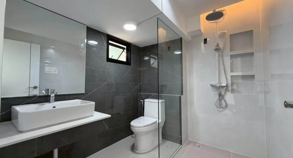 Casa adosada en venta de 4 habitaciones en Phra Khanong, Bangkok