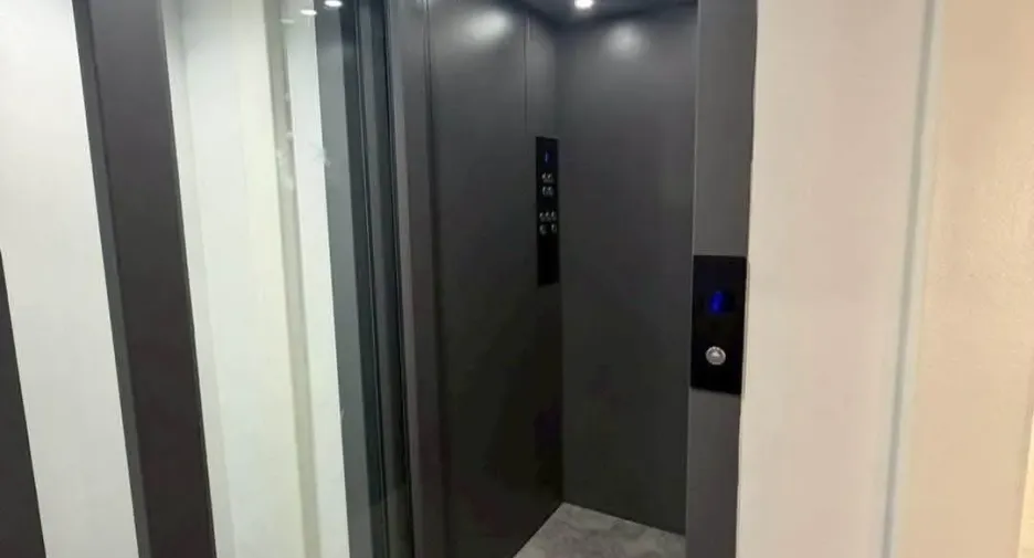 Casa adosada en venta de 4 habitaciones en Phra Khanong, Bangkok