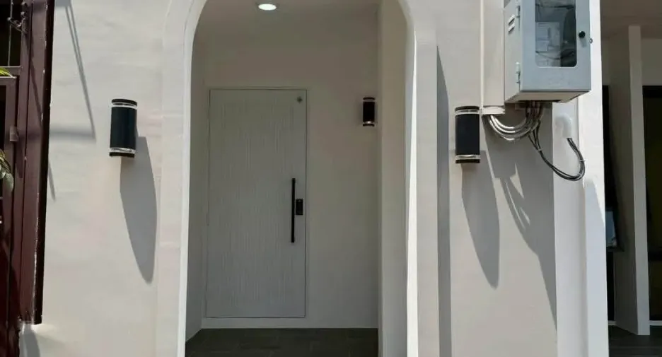 Casa adosada en venta de 4 habitaciones en Phra Khanong, Bangkok