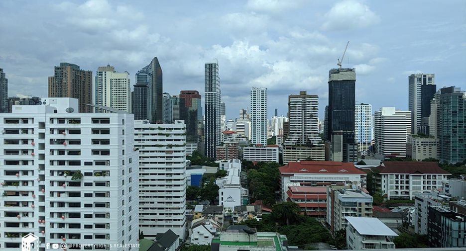For rent 2 bedrooms condo in Watthana, Bangkok