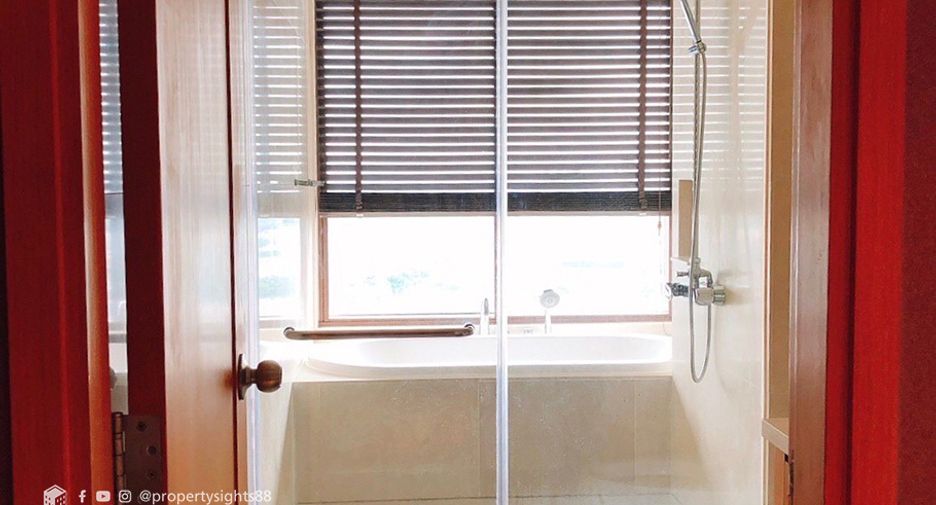 For sale 1 bed condo in Khlong Toei, Bangkok