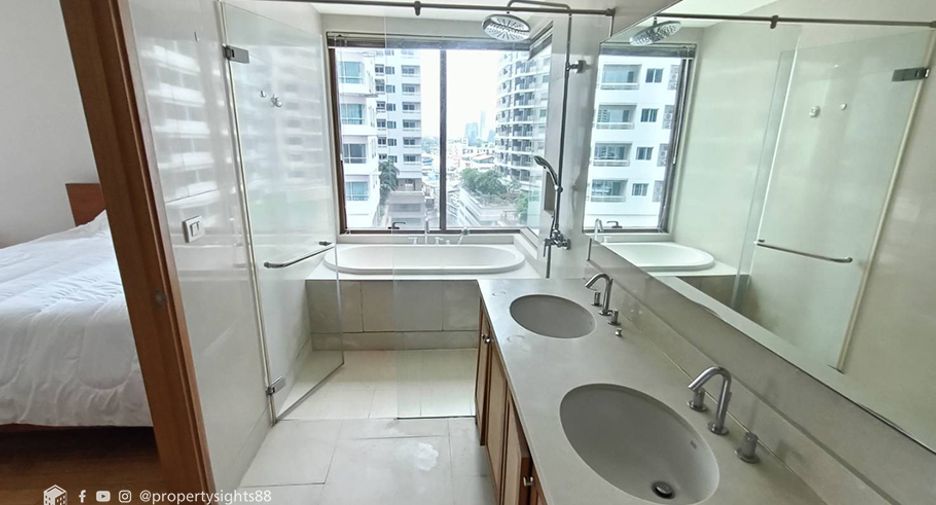For rent 2 bedrooms condo in Khlong Toei, Bangkok