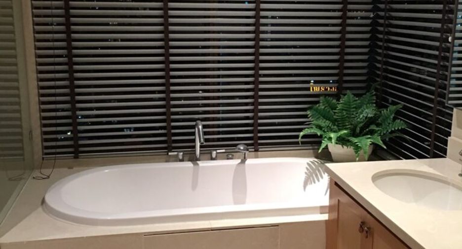 For sale 2 bedrooms condo in Khlong Toei, Bangkok