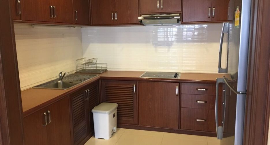 For sale 2 bedrooms condo in Khlong Toei, Bangkok