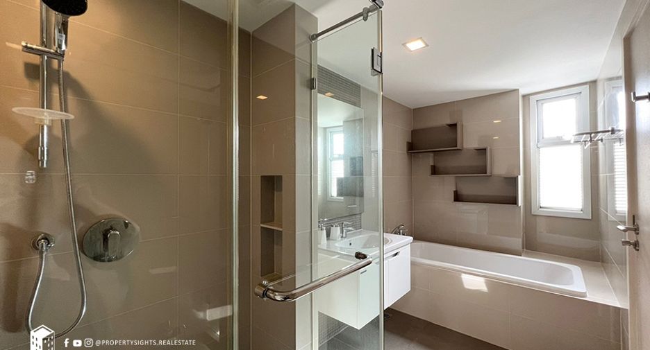 For rent 2 bedrooms condo in Watthana, Bangkok