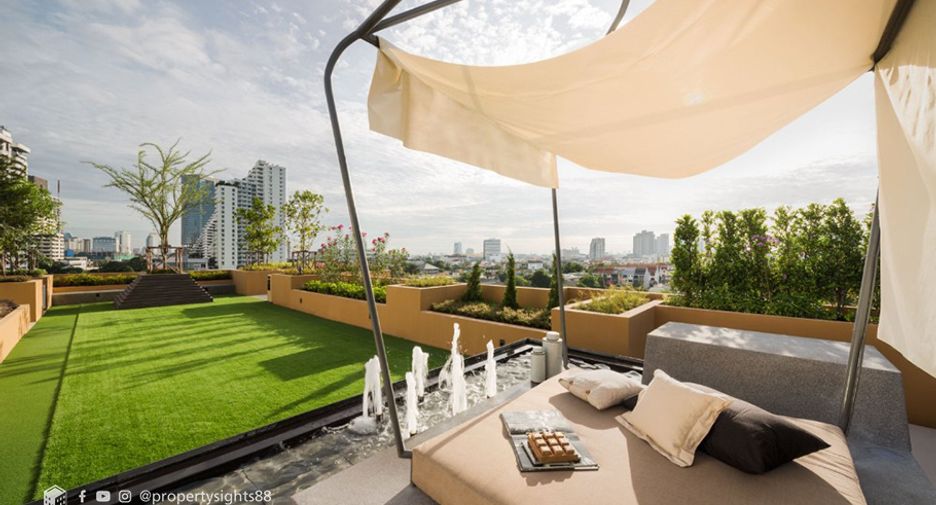 À louer 2 chambres condo à Watthana, Bangkok