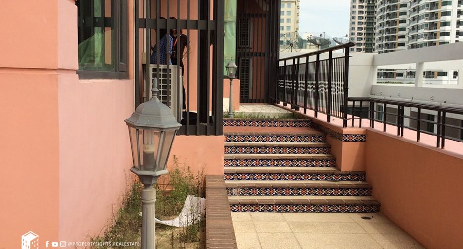 Condo en alquiler de 3 habitaciones en Khlong Toei, Bangkok