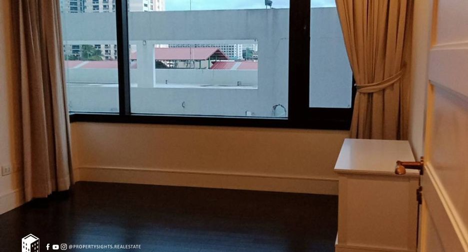 Condo en alquiler de 3 habitaciones en Khlong Toei, Bangkok