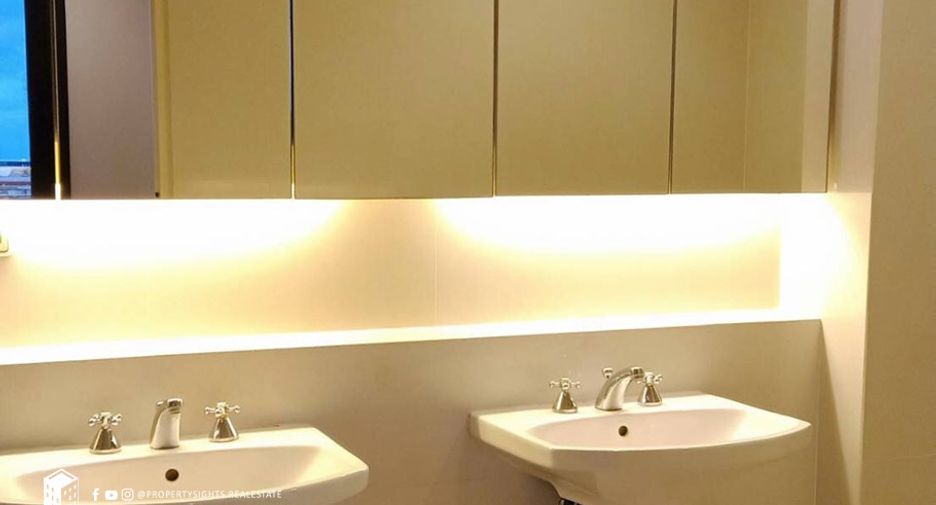Condo en alquiler de 3 habitaciones en Khlong Toei, Bangkok