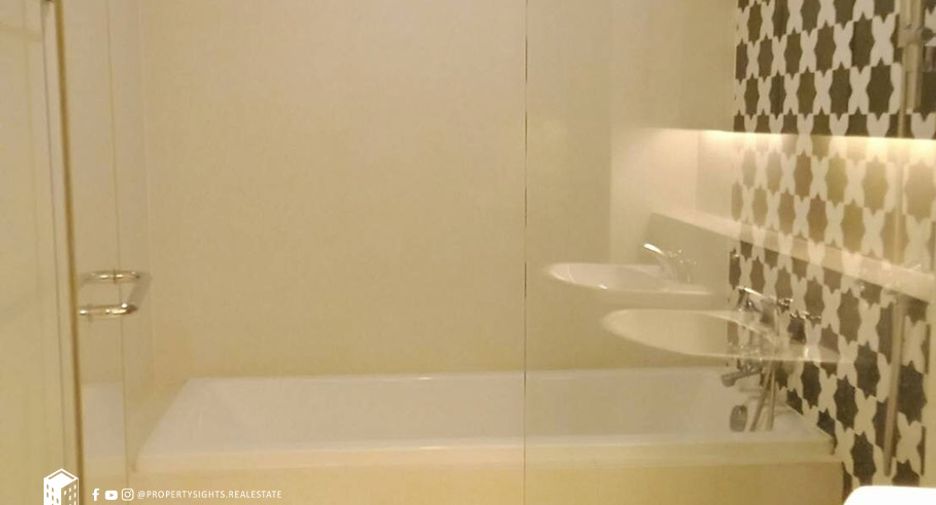 Condo en alquiler de 3 habitaciones en Khlong Toei, Bangkok