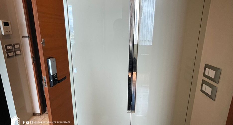 For rent 2 bedrooms condo in Khlong Toei, Bangkok