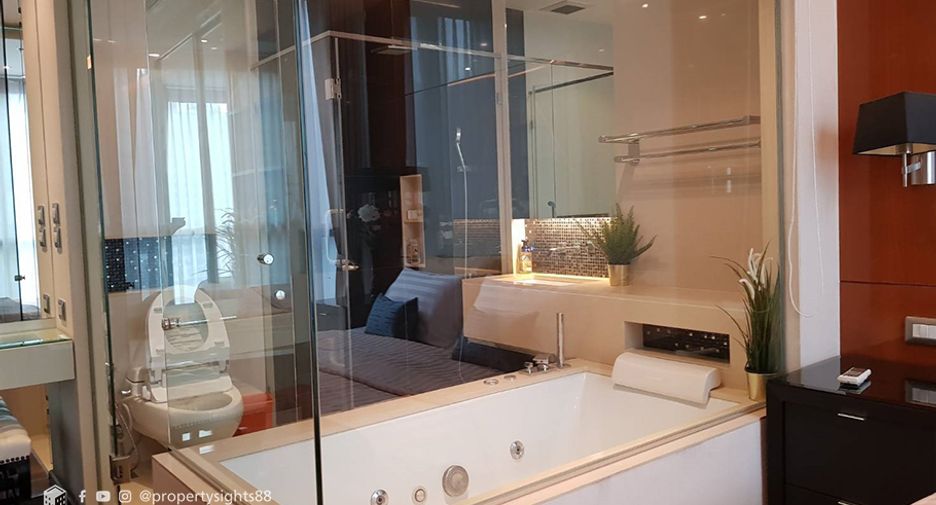 For rent 1 bed condo in Khlong Toei, Bangkok