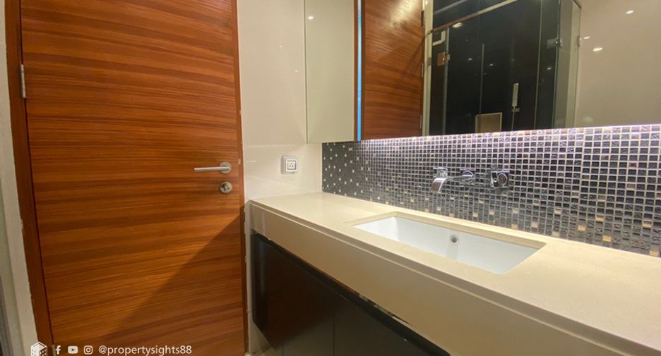 For rent 2 bedrooms condo in Khlong Toei, Bangkok