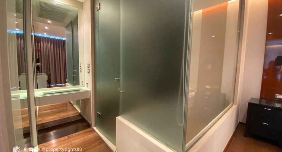 For rent 2 bedrooms condo in Khlong Toei, Bangkok